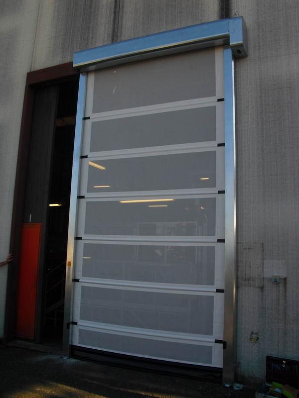 Paprasti greitaeigiai PVC vartai