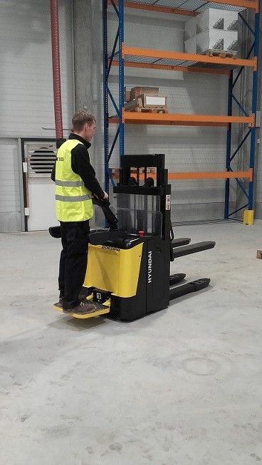 Palečių vežimėlis HYUNDAI 20EDPR