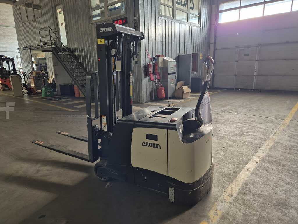 Elektrinis aukšto kėlimo palečių vežimėlis CROWN SHC5540-1.13